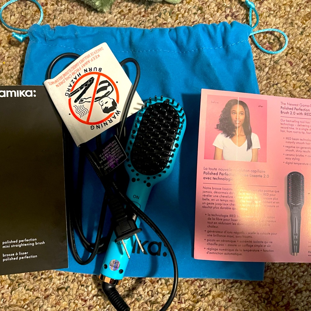 Mini straightening brush